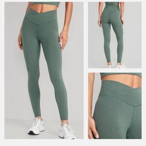 Old Navy Extra High Waist Power Chill 7/8 Leggings